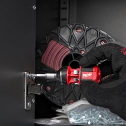 Multipuntas compacto Milwaukee 8 en 1 con carraca